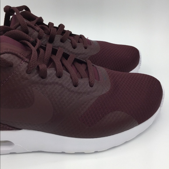 Women’s Nike Air Max Tavas - Picture 3 of 8
